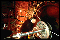 Doprowadzanie rury wiazki do srodka 
detektora DELPHI